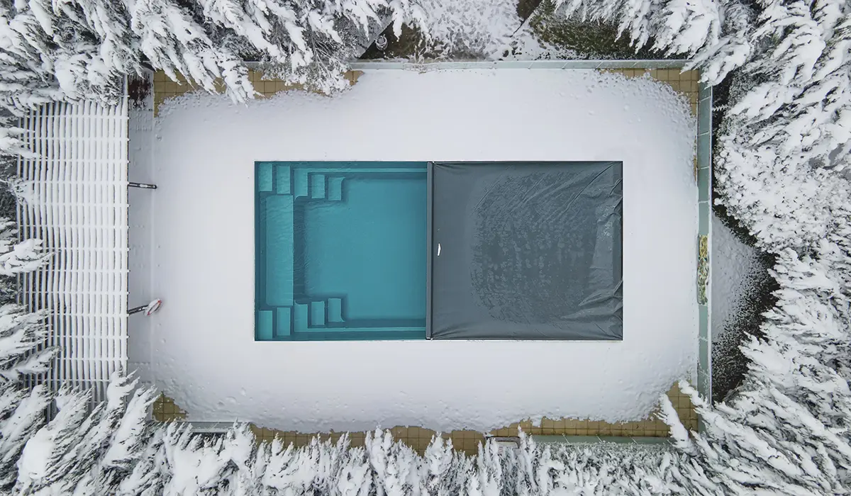 Winter Armor: Elevating Pool Protection with Automatic Vinyl Covers
